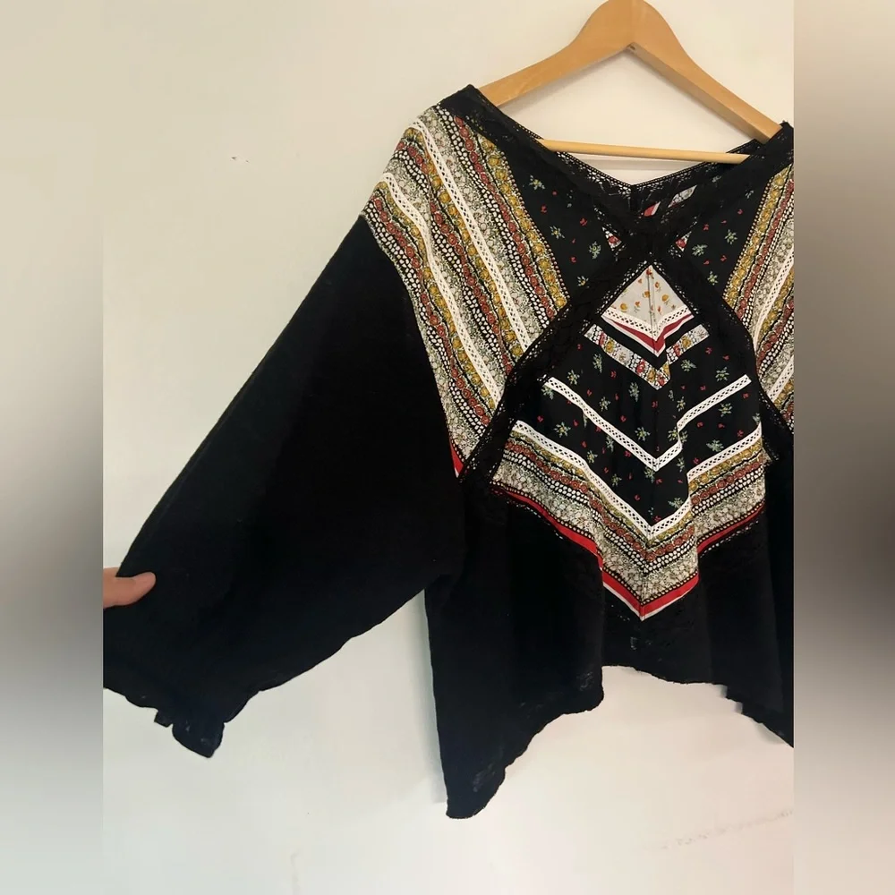 Free People Prairie Days Black Floral Linen Blend Lace Trim Shirt‎ Size Medium